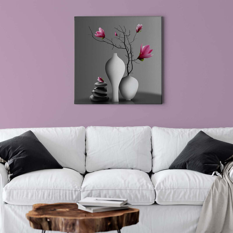 Blumen Bild mit Magnolie | Blume in Vase Leinwandbild im Wellness Stil |  Modernes Wandbild in Grau und Pink mit Steinen für Badezimmer und Flur -  0,5 x 0,5 m