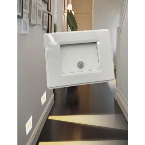 Faretto segnapasso  led da parete con sensore movimento compatibile scatola 503Colore Bianco luce fredda (1/5)