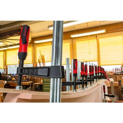 Presse à vis en fonte malléable TGK avec poignée bi-matière Bessey