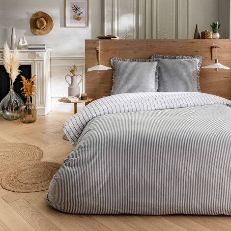Parure de lit 240x220cm en coton 57 fils – Imprimé blanc et vert sauge – Lavable en machine à 60°C – Housse réversible – Future Home (1/5)