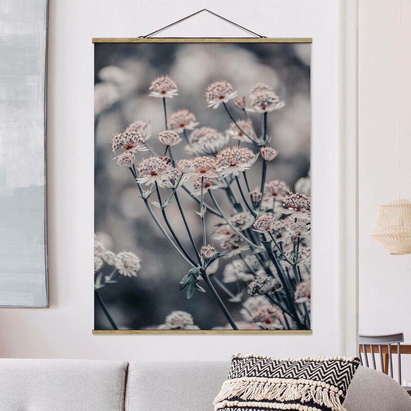 Foto su tessuto da parete con bastone - Mistico cespuglio di fiori -  Verticale 4:3 Dimensione HxL: 46.5cm x 35cm Materiale: Rovere