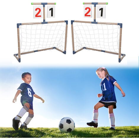 Soccer Kid Pieds Marchant Sur Un Ballon De Football Pour Le Sport En Salle  Des Jeunes.