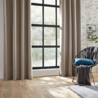Atmosphera – Rideau occultant 140x260cm en polyester – Soyeux au toucher – Occulte la lumière – 8 œillets métalliques – Lavable à 30°