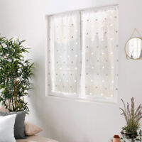 Homemaison – Ensemble de 2 voiles sablés brodés 60x90 cm – Finition passe tringle – Tissu 100% polyester – Impressions blanc et argent