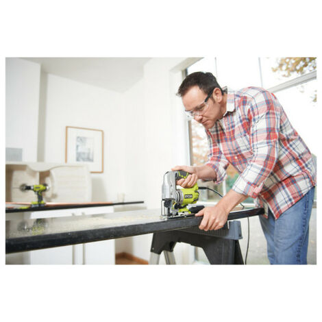 Scie Sauteuse Pendulaire Ryobi 680W RJS1050-KA5 - Coupe Jusqu'à 105mm - Parfaite Pour Bois, Métal, DIY
