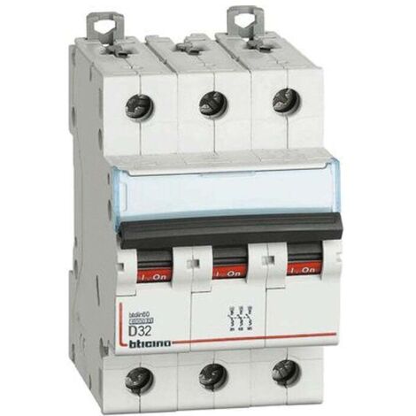 Interruttore magnetotermico Bticino 32A 3 Poli 6KA Curva D 3 Moduli FN83D32