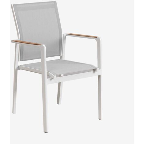 2 Stapelbare Rattanstühle Mit Armlehnen – Perfekt Für Garten, Terrasse & Feuerstelle
