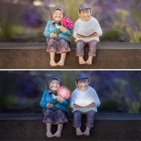 Grandparent Statues Garden Ornaments Outdoor Solar Powered Garden Decorations Grandmother & Grandfather Figurines with Warm Glow Lights – Resin Statue for Patio