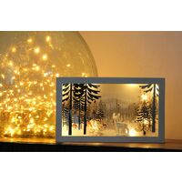 Paysage de Noël dans cadre en Bois, scène hivernale dans cadre lumineux motifs Cerfs dans la forêt hx15cm Lx25cm. ref 3999