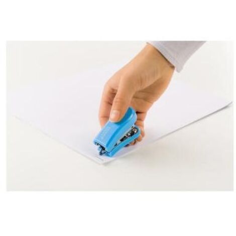 Novus mini compact Hefter - bis zu 12 Blatt - geschlossene und offene Heftung - inklusive 320 Heftklammern - Farbe blau (1/5)