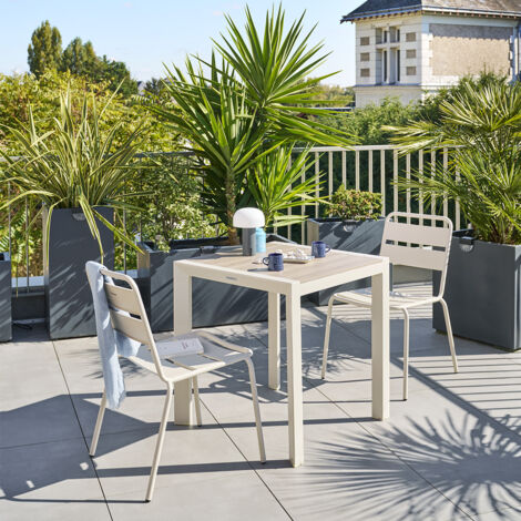 Hesperide – Table de jardin carrée extensible en aluminium 2 places – Effet bois lin et argile – Résistante aux UV et aux intempéries