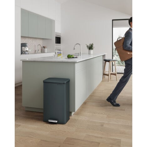 SONGMICS Poubelle de Cuisine 40L, Grand, Corbeille à Déchets à Pédale avec Couvercle, en Acier, Fermeture en Douceur, 15 Sacs Poubelle Inclus,Gris