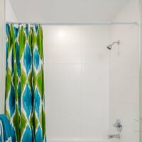 Tringle à rideau de douche blanche Longueur réglable à l'infini 55-90 cm - Blanc