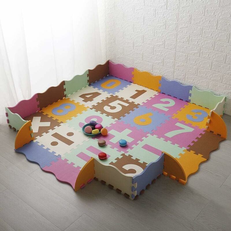 Original alfombra acolchada puzzle en color beige y gris con divertidos  motivos infantiles. Medidas: 161 x 1…