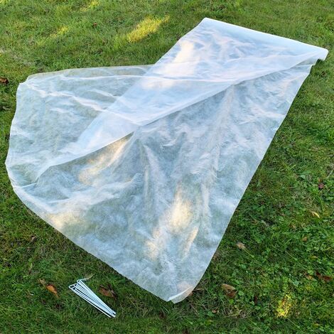 Set of 2 Fleece Garden Plant Frost Protection Sheets 2m x 20m + 10 Metal Pegs (20g/sqm)