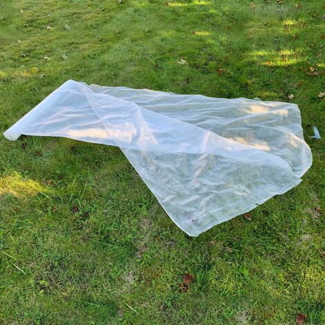 Set of 2 Fleece Garden Plant Frost Protection Sheets 2m x 20m + 10 Metal Pegs (20g/sqm)