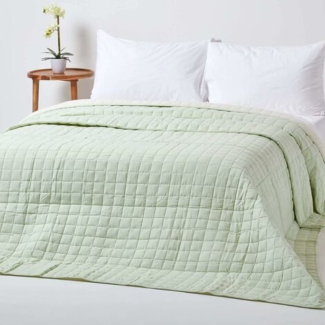 HOMESCAPES Cotton Quilted Reversible Bedspread Sage Green & Cream, 150 x 200 cm