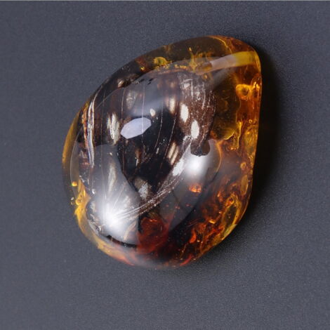 PENDENTIF EN RÉSINE D'AMBRE - O'mikao