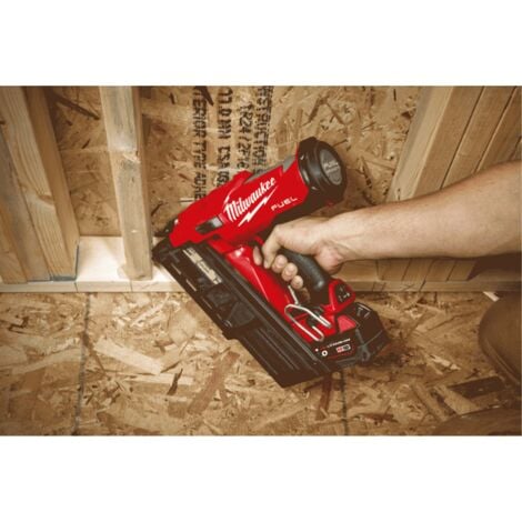 Milwaukee m18 fuel discount cordless framing nailer kit