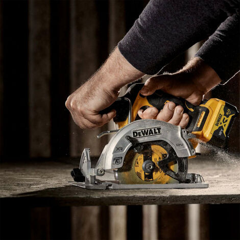 DeWALT DCS512P2-GB 12V XR 140mm BL Circular Saw With Batts