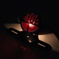 Ocnvlia Feu Arrière Stop Moto Noir - Feu Plaque Immatriculation LED - Style Rétro Pour Chopper, Cafe Racer