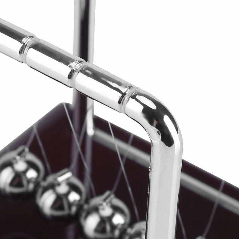 Boule D'équilibre De Berceau De Newton De Pendule Au Sol Lumineux De