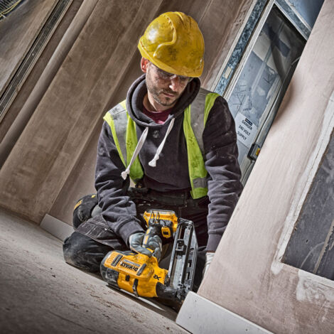 DEWALT DCN660N 18v Second fix nailer