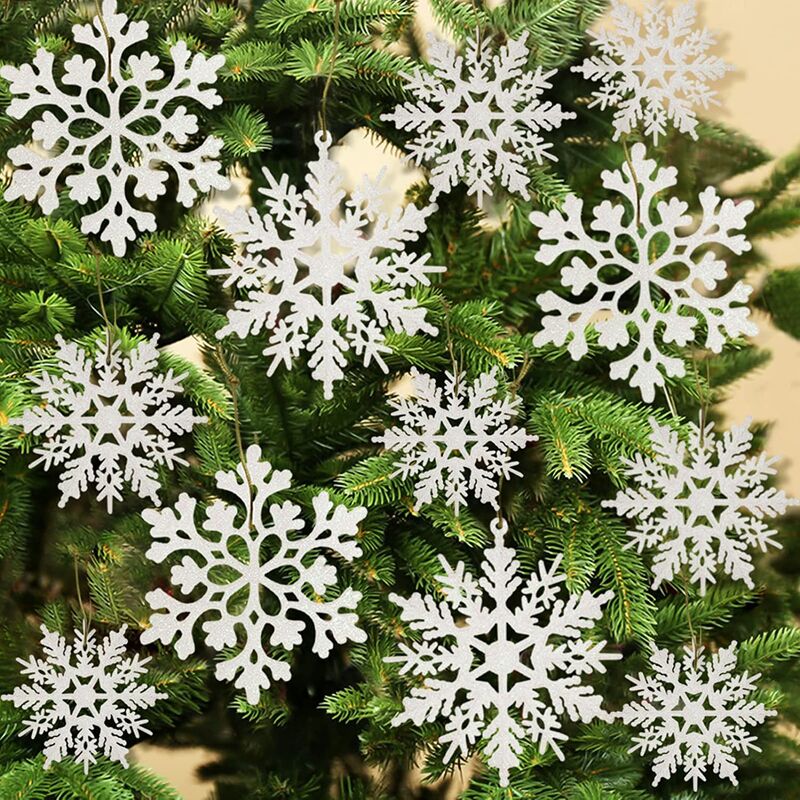 36pcs Adornos de copos de nieve blancos de Navidad Adornos de copos de nieve con brillo de plástico para el invierno Decoraciones para árboles de Navidad El tamaño varía Copos de nieve artesanales