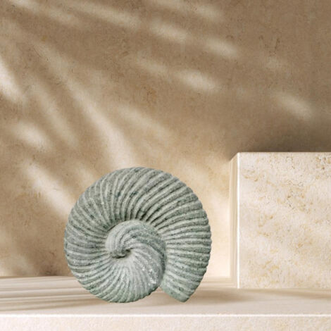 Escultura de concha de nautilus en piedra volcánica 20 cm (1/4)