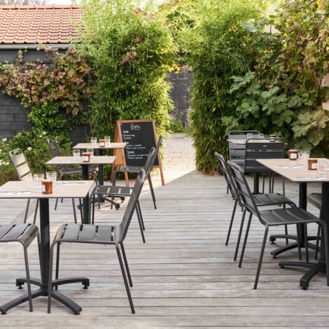Quadratischer Gartentisch 60 x 60 cm aus HPL Braun
