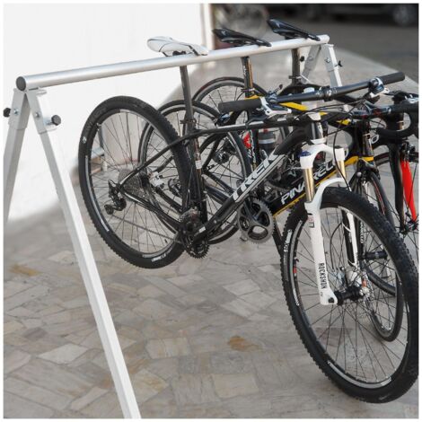 Supporto per bicicletta a parete pieghevole per riporre le due ruote Supporto per bicicletta a parete pieghevole per riporre le due ruote