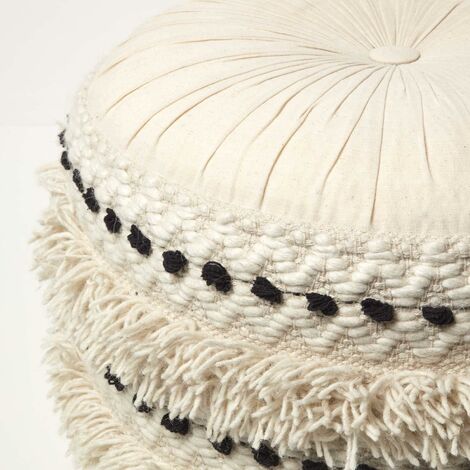 HOMESCAPES Pouf Bohémien In Macramè Bianco E Nero, Altezza 40 Cm, In Cotone E Lana, Poggiapiedi O Seduta Decorativa Con Imbottitura In Polistirolo