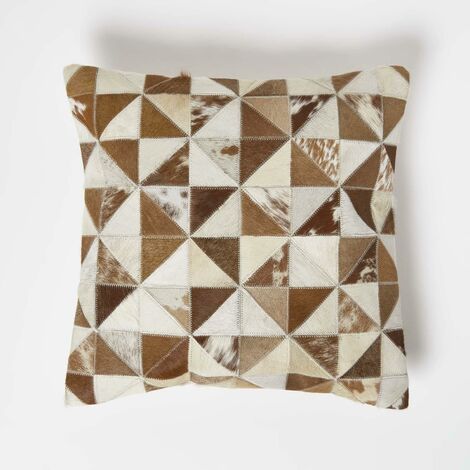 HOMESCAPES Coussin en peau véritable à motif triangle, 45 x 45 cm (1/5)