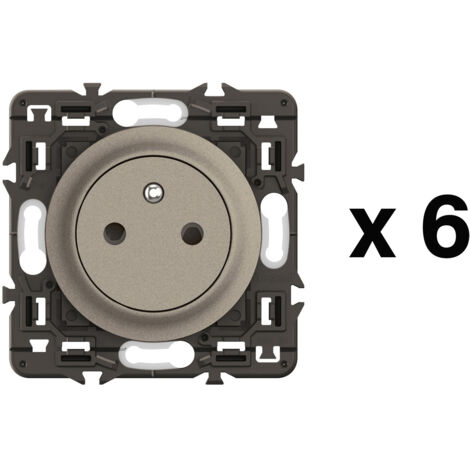 Lot 6 prises 2P+T Surface Céliane enjoliveurs Titanium et supports (CL9111) (1/2)