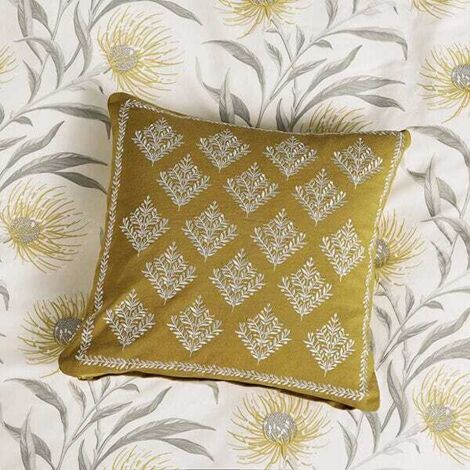 Sanderson for National Trust Catherinae Hay 45x45cm Cushion (1/2)