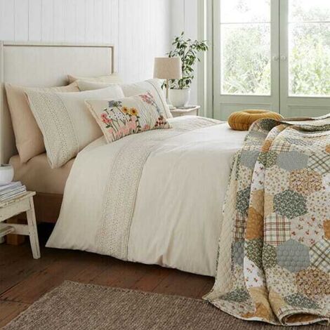 Catherine Lansfield Broderie Anglaise Double Duvet Set White