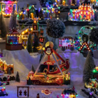 Feeric lights et christmas - Village de noël fabrique de cadeau animé/ musical 22 led + transfo