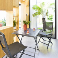Hesperide – Table de jardin carrée pliante 2 places en aluminium traité époxy – Couleur graphite – Dimensions 71x71x71 cm – Résistante aux intempéries