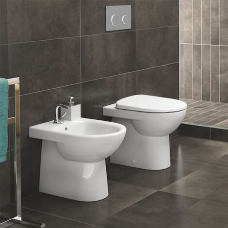 Sanitari filomuro Geberit con scarico universale e copriwc Selnova