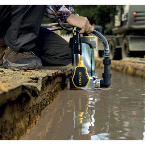 Bomba sumergible para agua limpias Stanley SXUP750XCE  (750 W, Caudal   max. 11.000 l/h, Altura máx. 8,5 m)