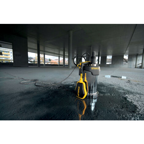 Bomba sumergible para agua limpias Stanley SXUP750XCE  (750 W, Caudal   max. 11.000 l/h, Altura máx. 8,5 m)