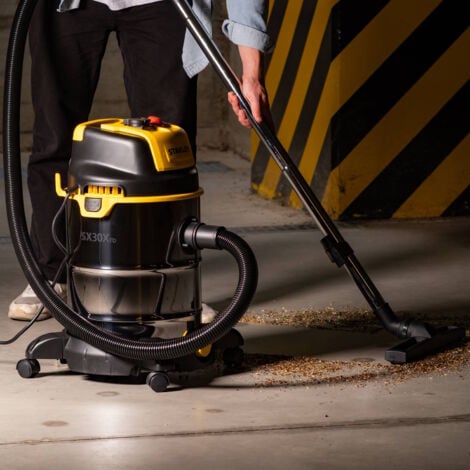 Aspirateur Eau et Poussière Stanley SXVC30XTDE  Puissance absorbée 1600 W, Capacité cuve 30 l