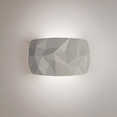 Angled Applique en céramique artisanale grise avec diffuseur prismatique et technologie LED graduable TRIAC, rendu des couleurs élevé CRI 90 (1/2)