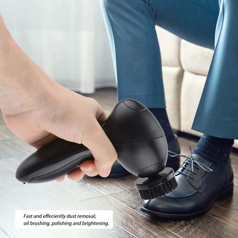 Chaussures En Cuir Peintes En Noir éponge De Cirage De
