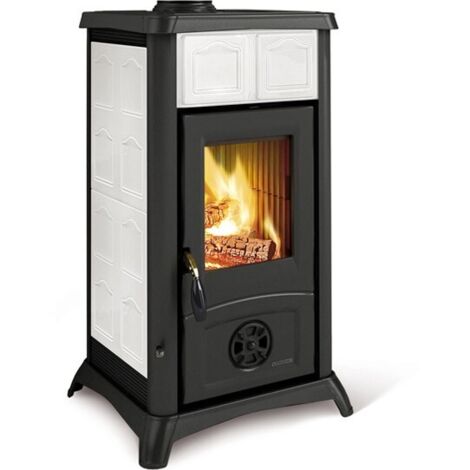 Nordica – Poêle à bois 6 kW – Revêtement extérieur faïence blanche – Surface chauffable jusqu'à 172 m² – Évacuation des fumées arrière (1/4)