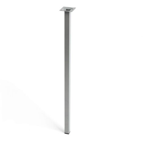 Pata de mueble cuadrada  Fabricado en acero  Acabado cromado mate líquido   Medidas 2525700 mm  Altura: 70 cm  Fácil instalación atornillada  1 unidad