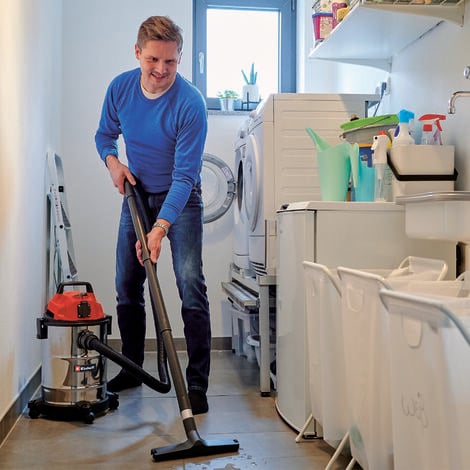 Einhell Nass-Trockensauger TC-VC 1820 SA (1.250 Watt, Edelstahlbehälter 20l, Blasanschluss, Zubehörhalterung, automatische Gerätesteckdose, inkl. Saugschlauch, Düsen + Filter)