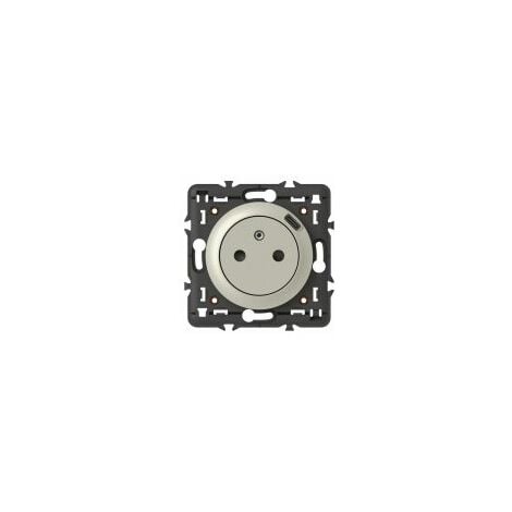 Prise 2P+T avec prise USB Type-C - 16A - 250V - Surface - Titane - 068427 - Céliane - Legrand