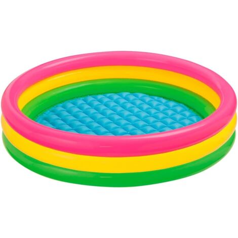 Piscines éclairées par le soleil couchant, piscines extérieures pour enfants, piscines gonflables dans le jardin, piscines intérieures à boules de mer. (1/3)