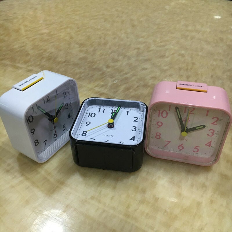 Reloj despertador para niños con altavoz Bluetooth, brillo de 4 niveles y  luz nocturna colorida, reloj despertador digital para niños, adolescentes y